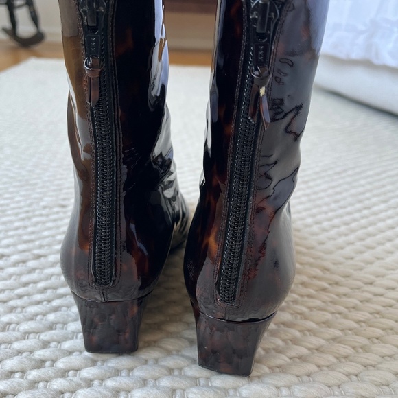 Stuart Weitzman Women’s Brown Gloss Tortoise Ankle Pointed Toe Boot 6 Wedge Heel - Picture 4 of 10